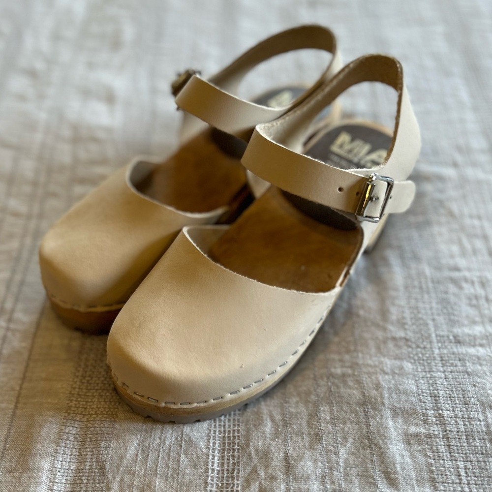 NWOT Mia abba creamy soft leather clog